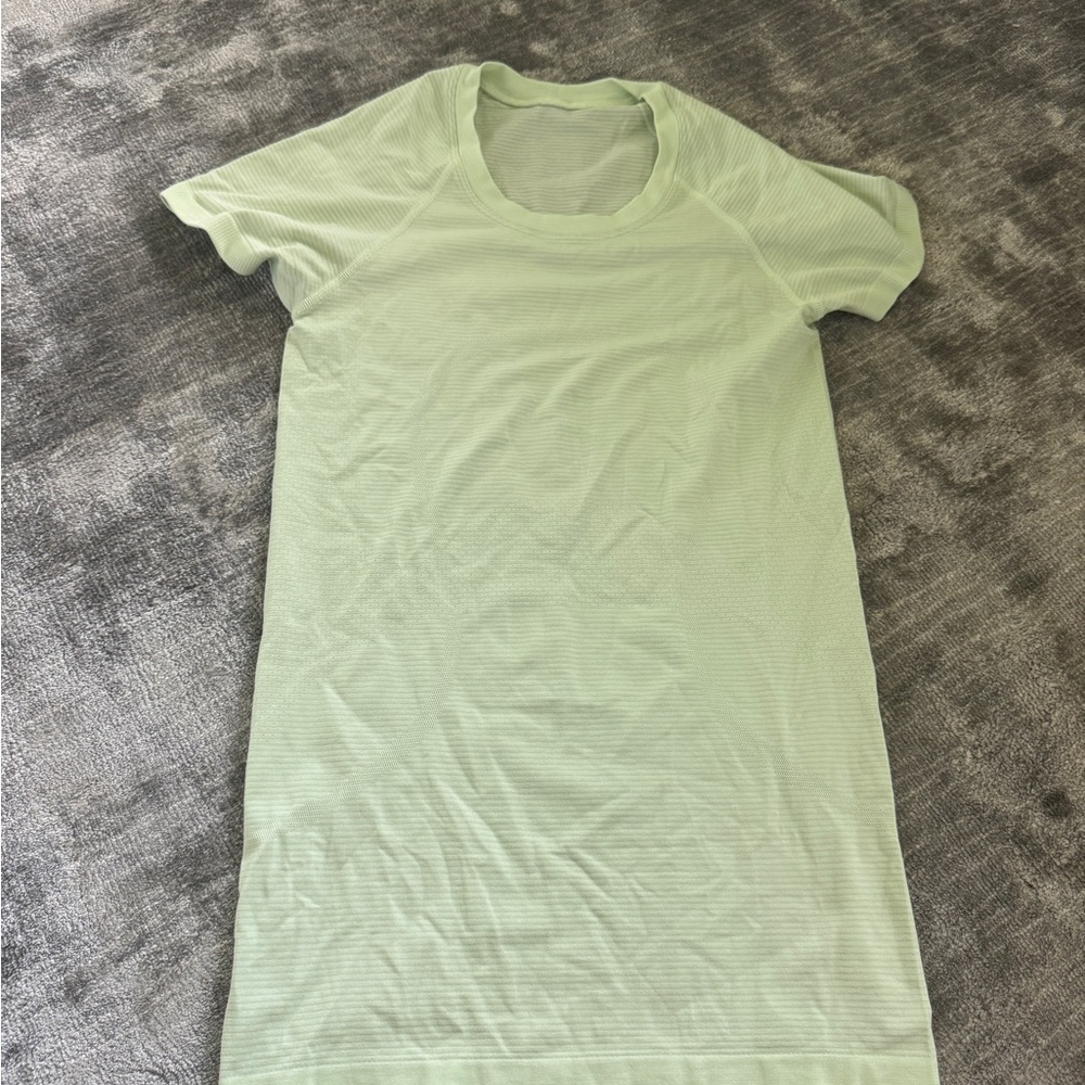Lululemon Athletica Green Short Sleeve Tee